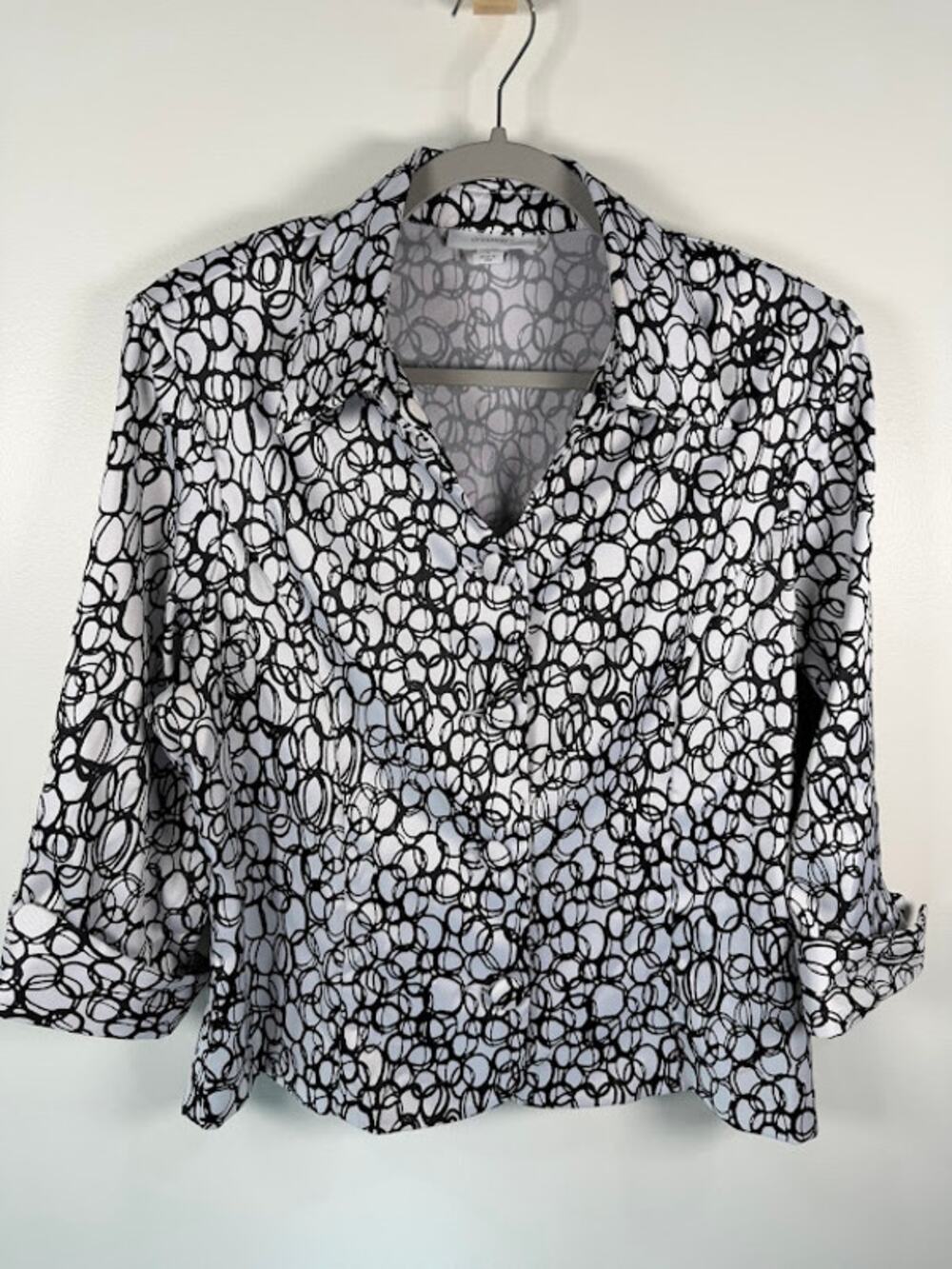 Dressbarn Womens Button Up Shirt Size __ Black White Circle Print 3/4 Sleeve